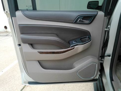 Used 2016 Chevrolet Suburban LT RWD image 19