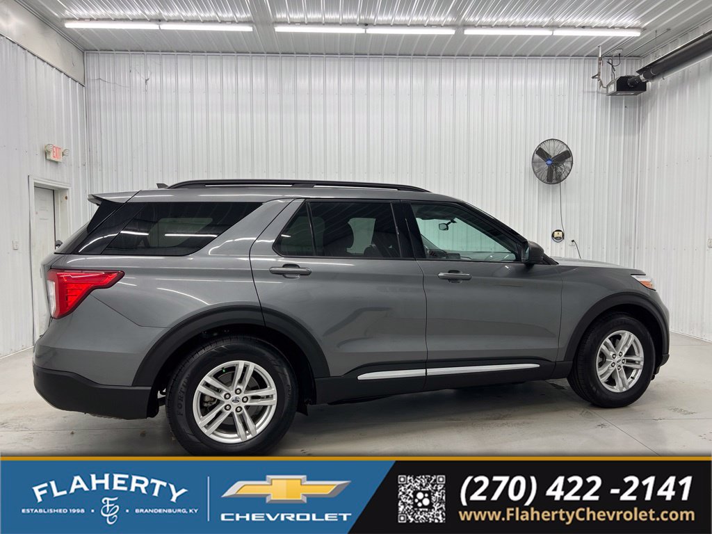 Used 2024 Ford Explorer XLT w/ Equipment Group 202A RWD image 2