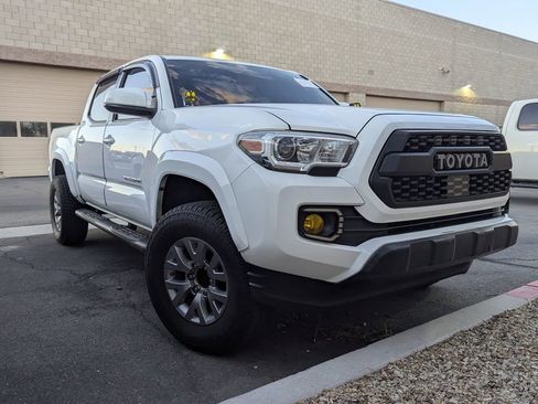 Used 2017 Toyota Tacoma SR5 w/ SR5 Appearance Package (SM) RWD image 3