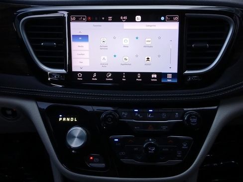 Used 2023 Chrysler Pacifica Limited w/ Uconnect Theater Family Group AWD/4WD image 8