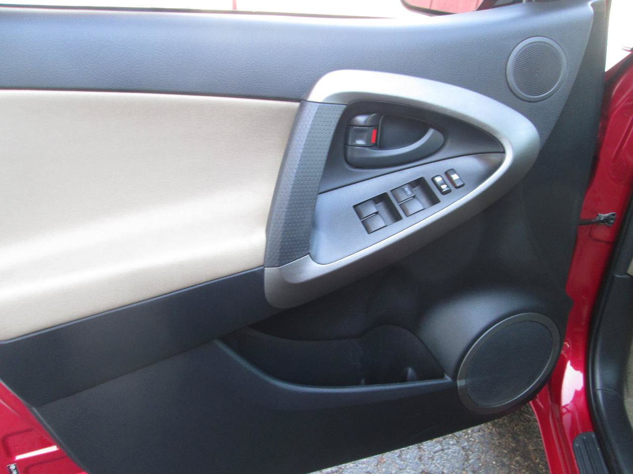 Used 2012 Toyota RAV4 4WD V6 w/ Tow Prep Pkg image 18