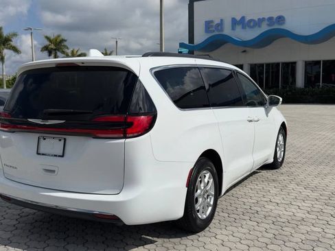 Used 2022 Chrysler Pacifica Touring-L FWD image 14