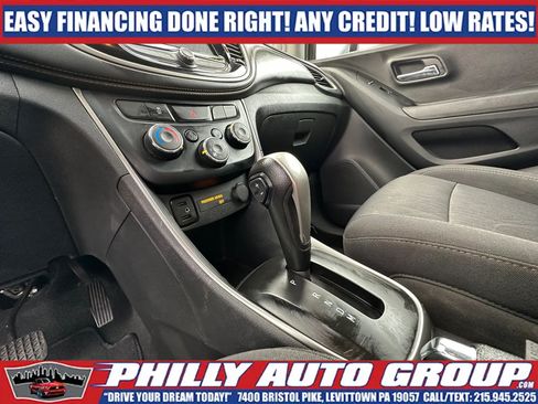 Used 2020 Chevrolet Trax LT AWD/4WD image 21