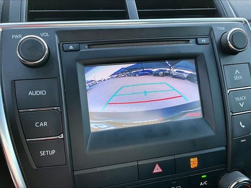 Used 2017 Toyota Camry SE FWD image 23