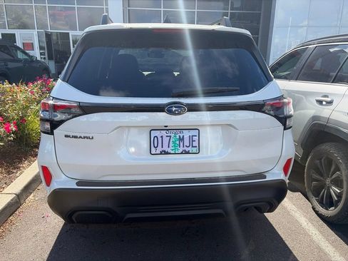 Used 2025 Subaru Forester Premium w/ Convenience Package #1 AWD/4WD image 5