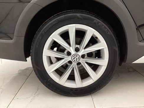 Used 2017 Volkswagen Golf Alltrack S image 45