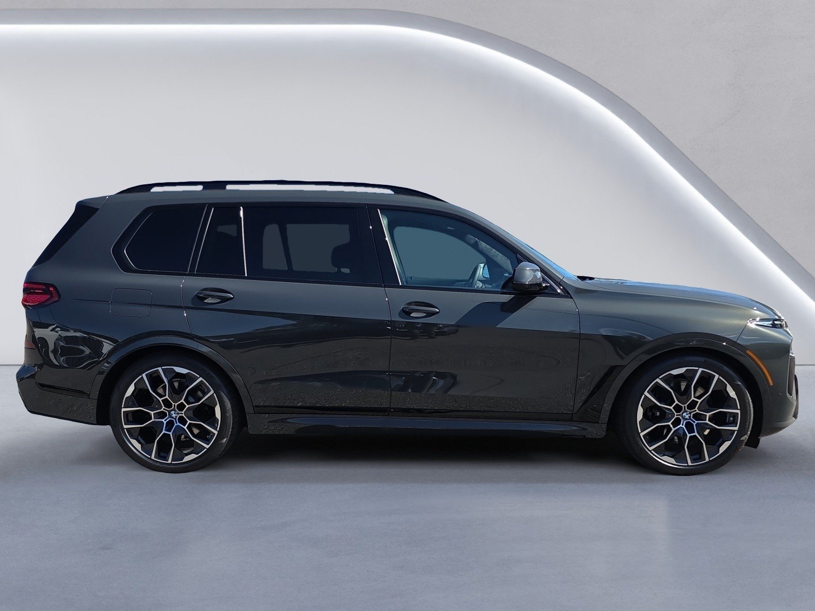 New 2027 BMW X7 xDrive40i w/ M Sport Package AWD/4WD image 3