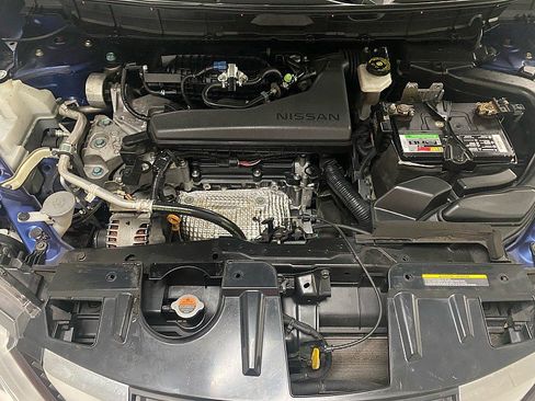 Used 2018 Nissan Rogue SV w/ Premium Package image 15