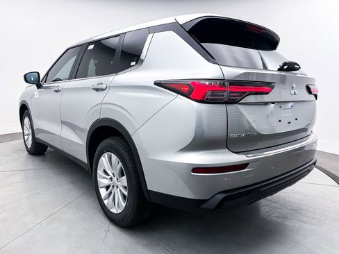 New 2025 Mitsubishi Outlander ES image 5