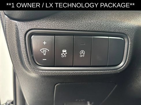 Used 2025 Kia Soul LX w/ LX Technology Package FWD image 9