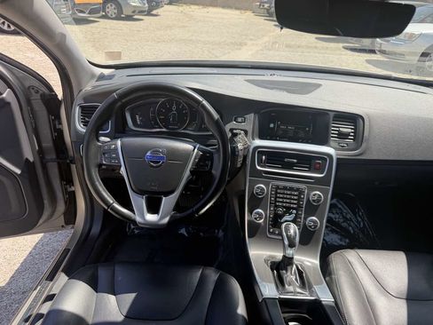 Used 2016 Volvo V60 T5 Platinum FWD image 12