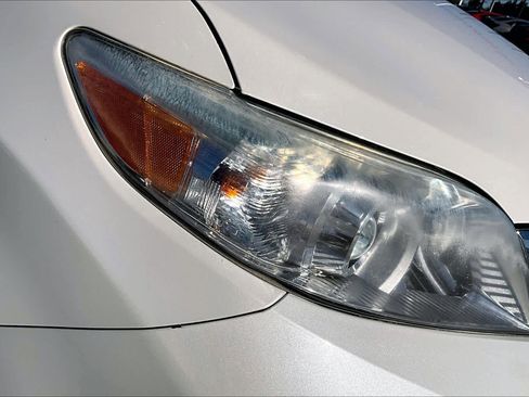 Used 2017 Toyota Sienna XLE image 27