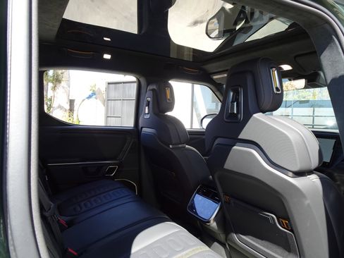 Used 2023 Rivian R1T Adventure image 17