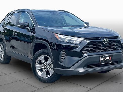 Used 2025 Toyota RAV4 XLE AWD/4WD image 3