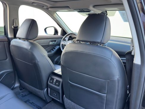Used 2023 Nissan Rogue SV w/ SV Premium B Package FWD image 31