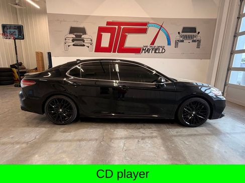 Used 2019 Toyota Camry XSE image 2