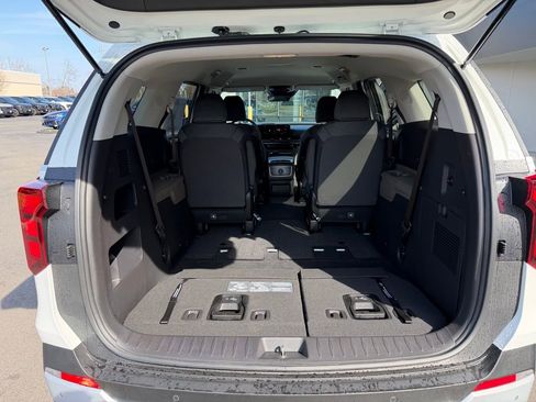 New 2026 Kia Carnival LX FWD image 17