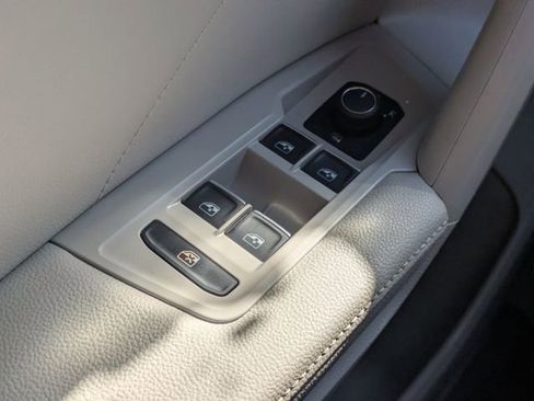 Used 2023 Volkswagen Tiguan SE R-Line image 24