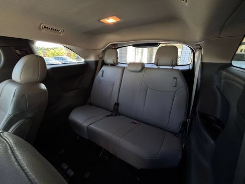 Used 2025 Toyota Sienna XLE FWD image 32