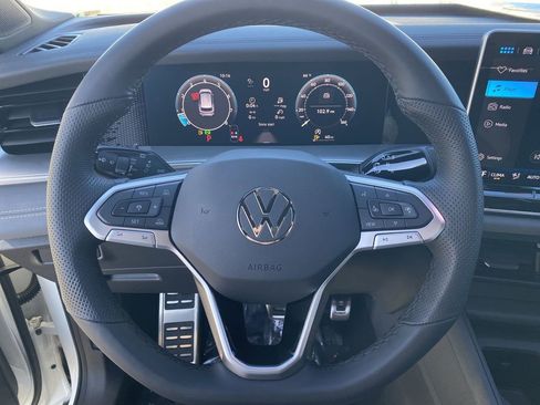 New 2026 Volkswagen Tiguan SE R-Line FWD image 19
