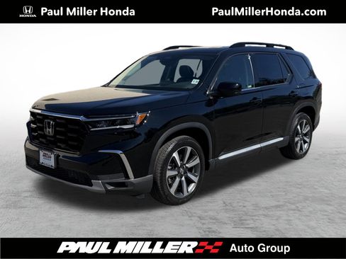 Used 2023 Honda Pilot Touring image 1
