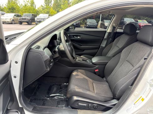 Used 2025 Honda Accord SE image 10