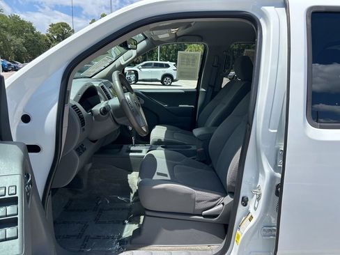 Used 2017 Nissan Frontier 2WD Crew Cab image 16