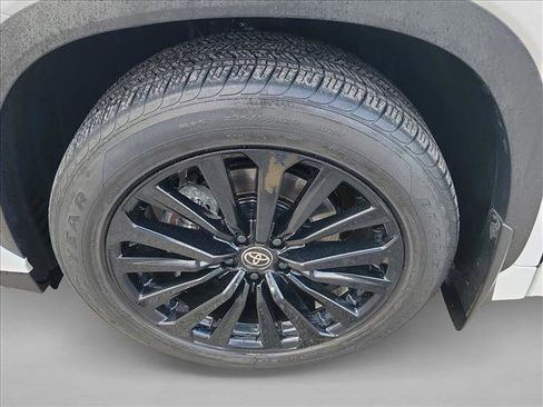 Used 2023 Toyota Highlander XSE image 9