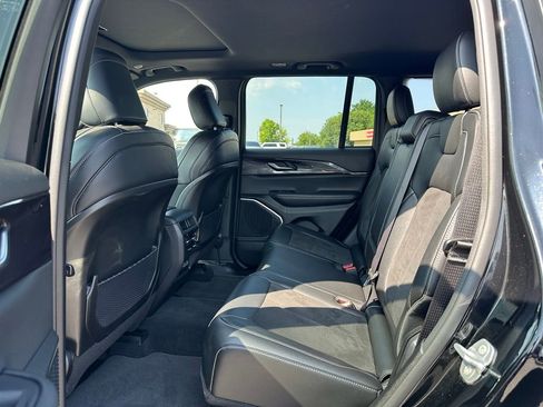 Used 2022 Jeep Grand Cherokee Altitude image 12