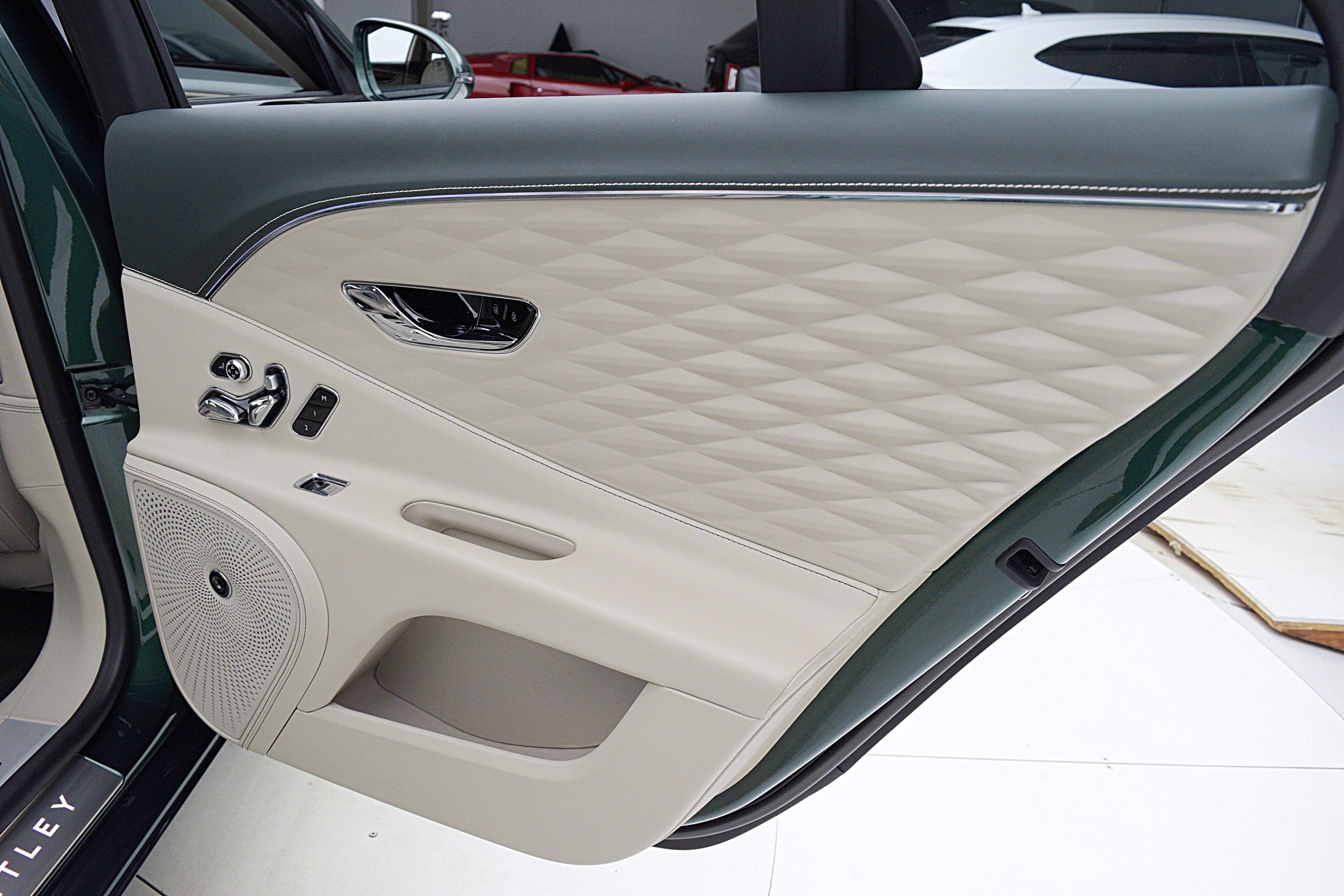 Certified 2022 Bentley Flying Spur V8 AWD/4WD image 39