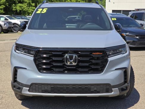 Used 2025 Honda Pilot TrailSport image 11