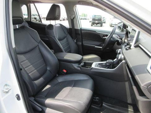 Used 2022 Toyota RAV4 XLE Premium AWD/4WD image 21