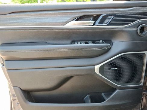 Used 2024 Jeep Wagoneer Series II w/ Flexible Seating Group AWD/4WD image 13