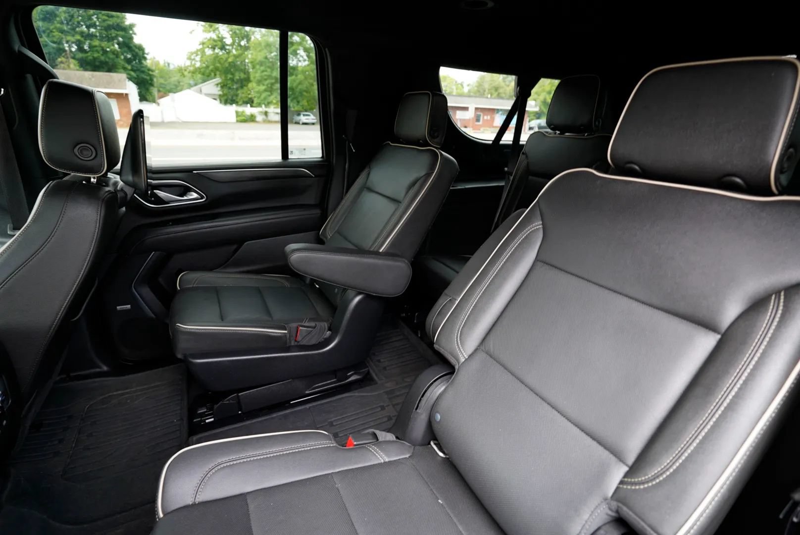 Used 2021 GMC Yukon XL SLT w/ Rear Media and Nav Package AWD/4WD image 31