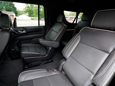 Used 2021 GMC Yukon XL SLT w/ Rear Media and Nav Package AWD/4WD image 31
