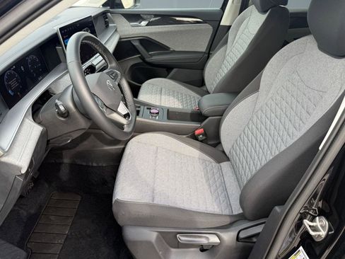 Used 2025 Volkswagen Tiguan S image 4