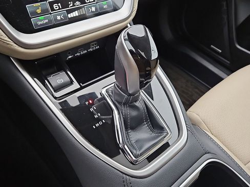 Certified 2025 Subaru Outback Limited image 17