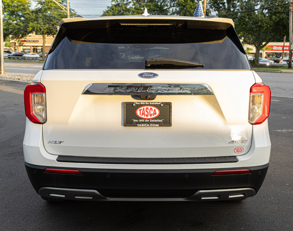 Used 2023 Ford Explorer XLT w/ Equipment Group 202A AWD/4WD image 8