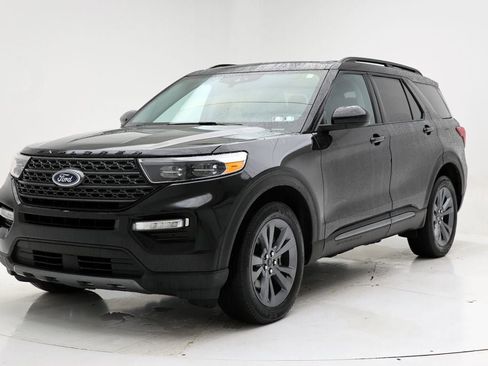 Used 2023 Ford Explorer XLT w/ Equipment Group 202A AWD/4WD image 2