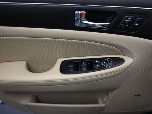 Used 2011 Hyundai Genesis 4.6 image 10