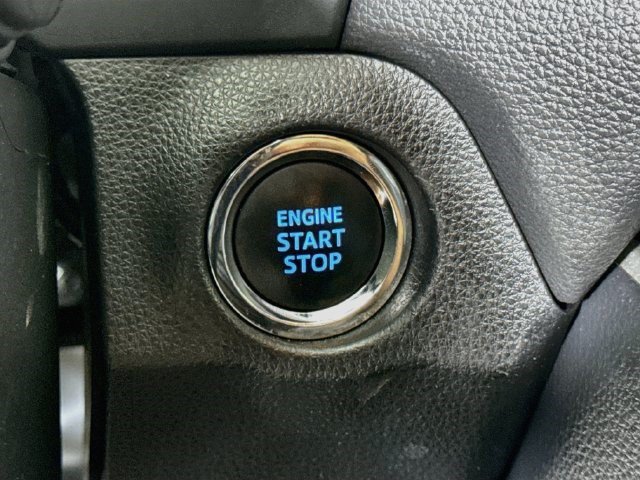 Used 2019 Toyota RAV4 XLE Premium FWD image 16