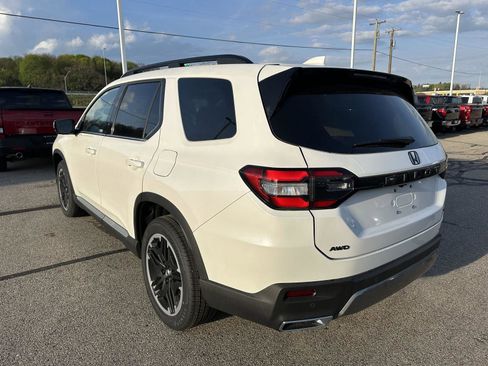 New 2026 Honda Pilot Touring image 3