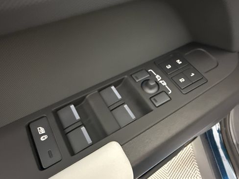 New 2026 Land Rover Defender 110 OCTA AWD/4WD image 15
