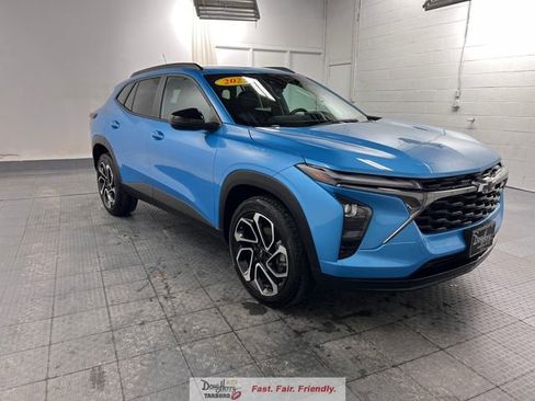 Used 2025 Chevrolet Trax RS w/ Driver Confidence Package image 3