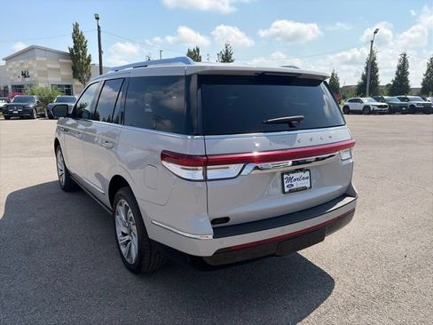Used 2024 Lincoln Navigator Reserve AWD/4WD image 4