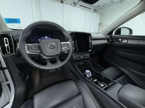 Used 2024 Volvo XC40 B5 Plus w/ Protection Package Premier image 3