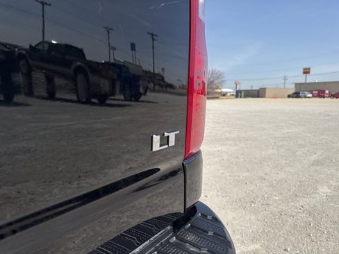 Used 2025 Chevrolet Silverado 2500 LT w/ Convenience Package image 17