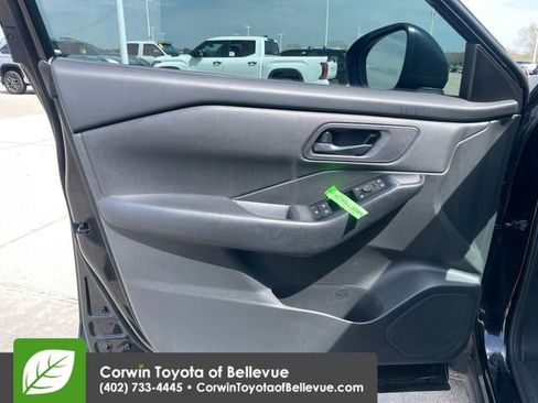 Used 2024 Nissan Rogue S AWD/4WD image 18
