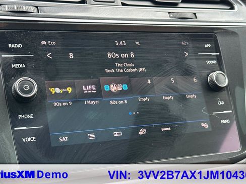 Used 2018 Volkswagen Tiguan SE w/ Panoramic Sunroof Package image 34