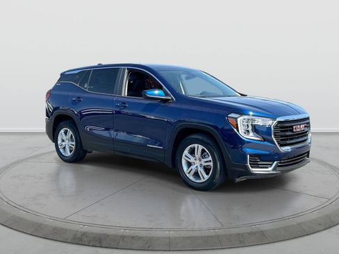 Used 2022 GMC Terrain SLE FWD image 2
